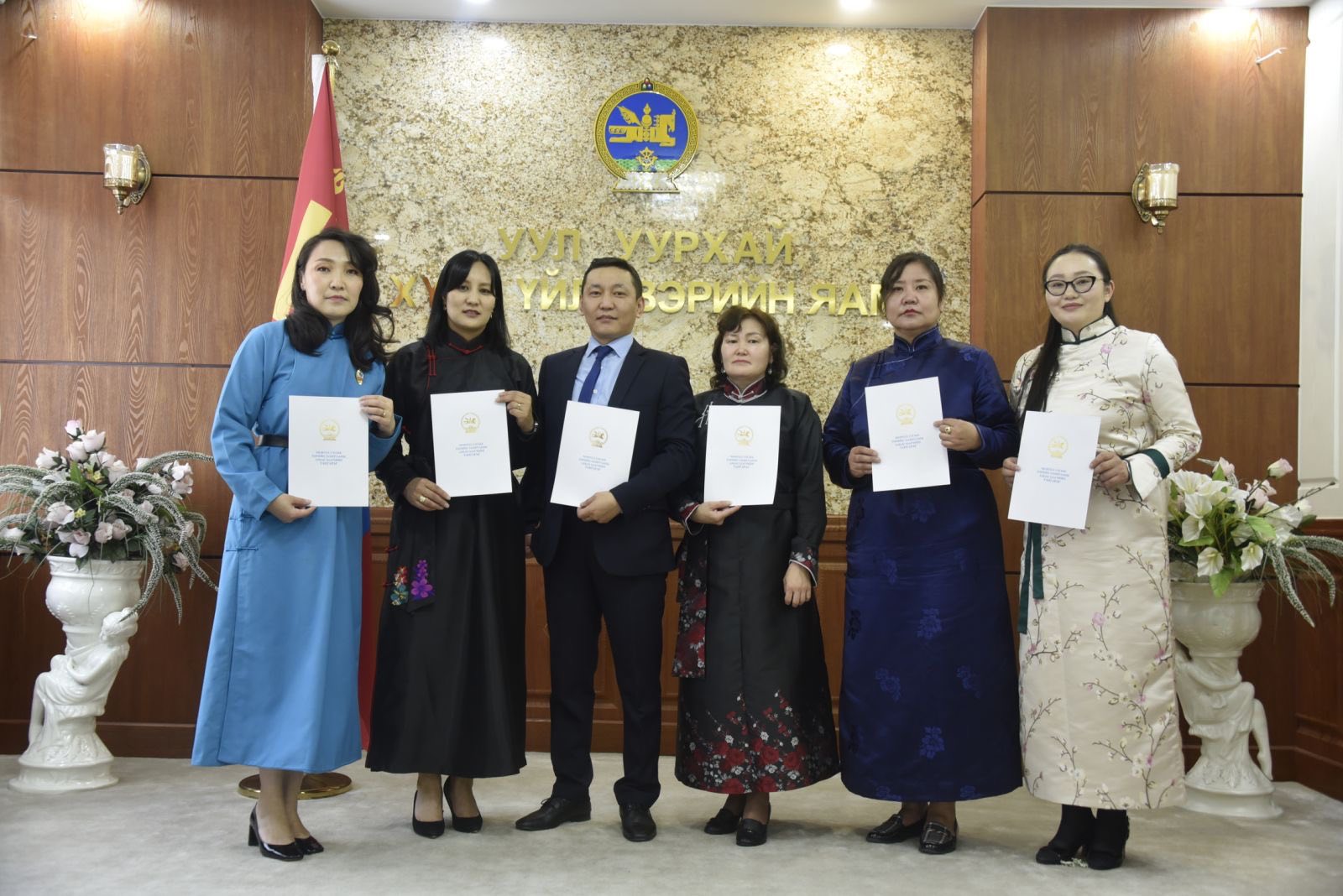 “Төрийн албаны өдөр”-өөр эрдэс баялгийн салбарын шинээр томилогдсон төрийн жинхэнэ албан хаагчид тангараг өргөлөө