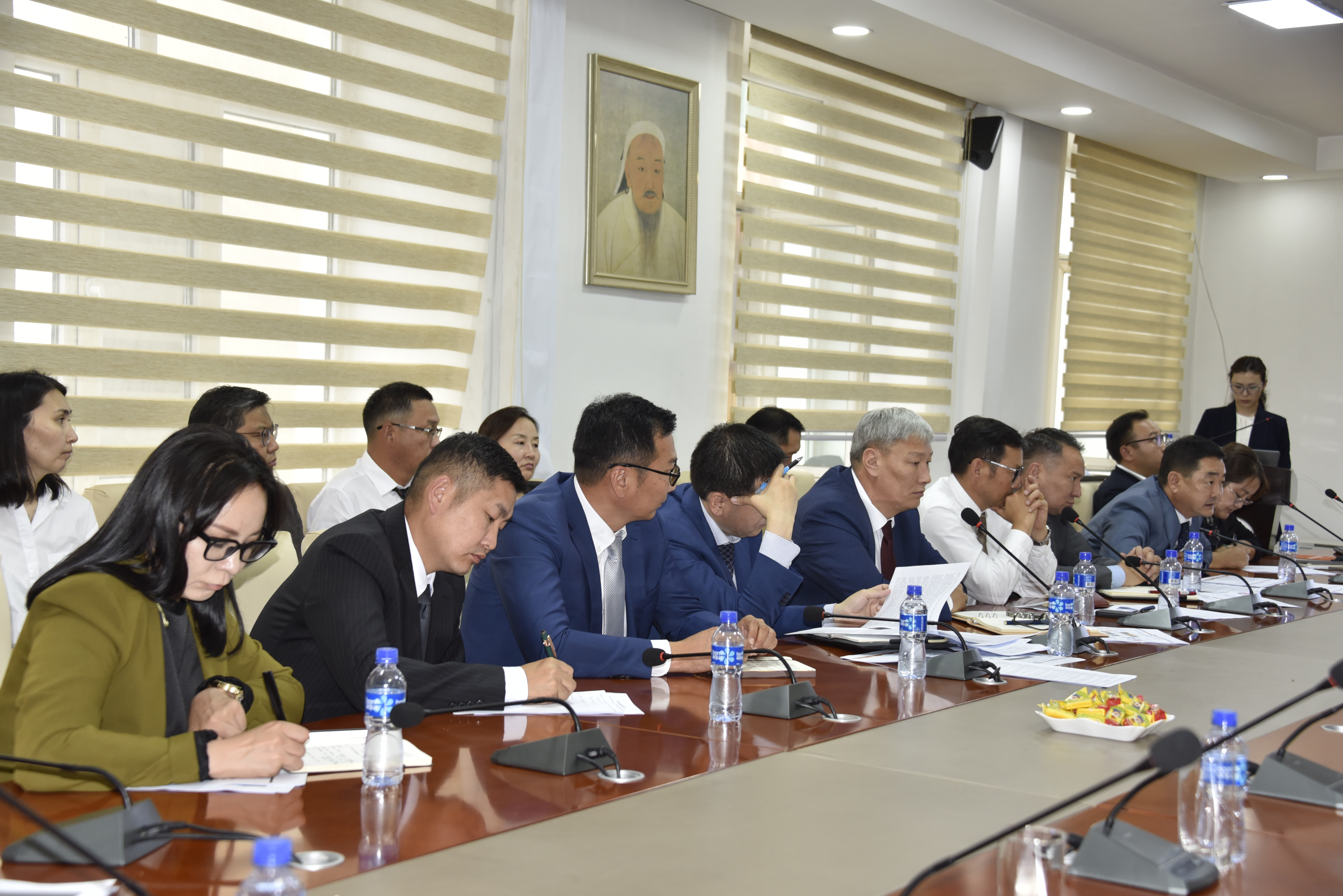 Аж үйлдвэр, эрдэс баялгийн сайд Ц.Туваан Ашигт малтмал, газрын тосны газарт ажиллав 