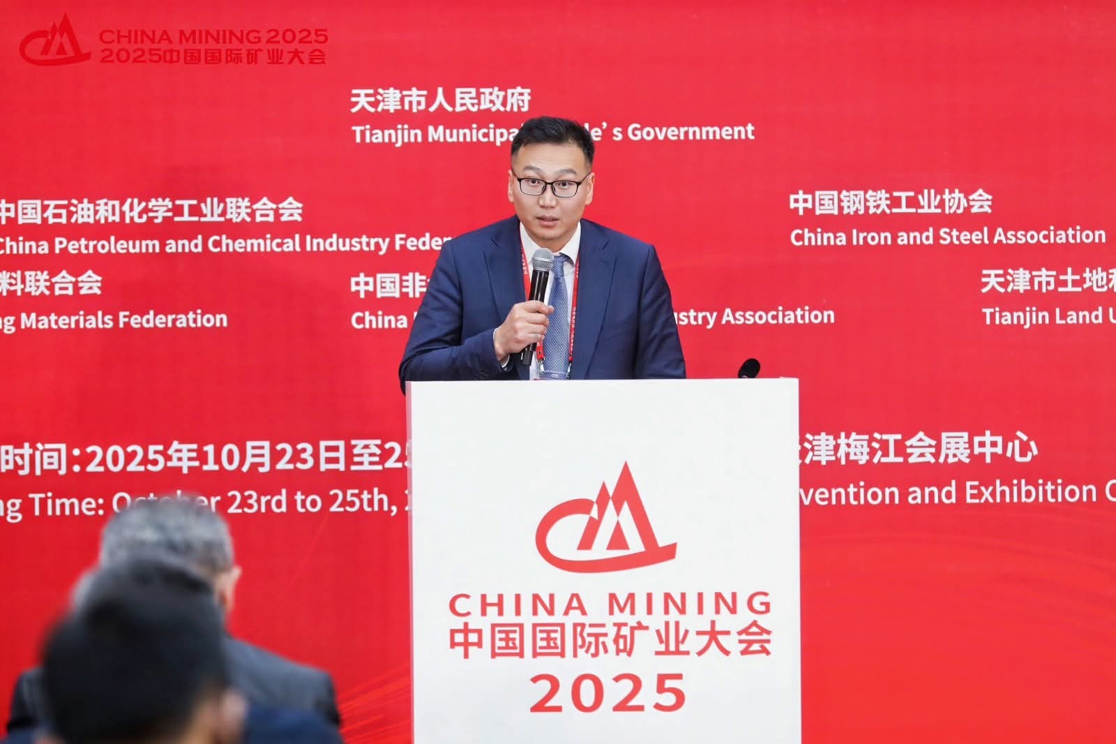 Уул уурхайн бага хуралд оролцож байна